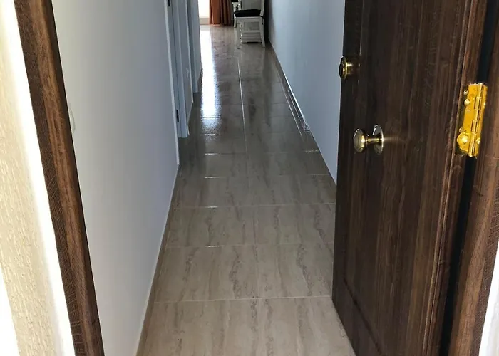 Apartamento 4-2, Edificio Eden Roc I